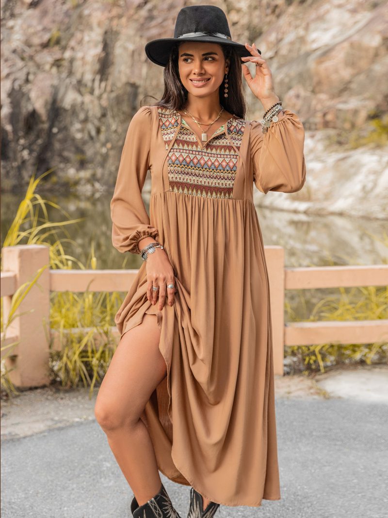 Timeless Elegance: Middle East-inspired Long Sleeve Solid Color Dress for Autumn